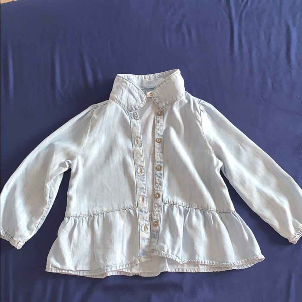 Super cute button down shirt